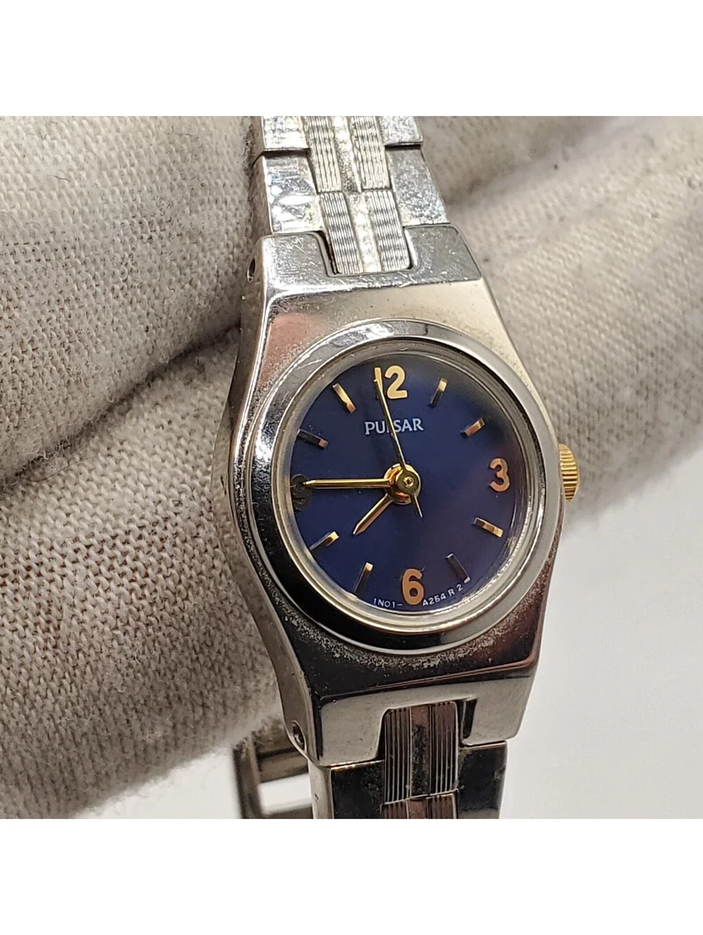 Pulsar Quartz Womens Watch 17mm Silver Tone Blue Round Dial New Battery